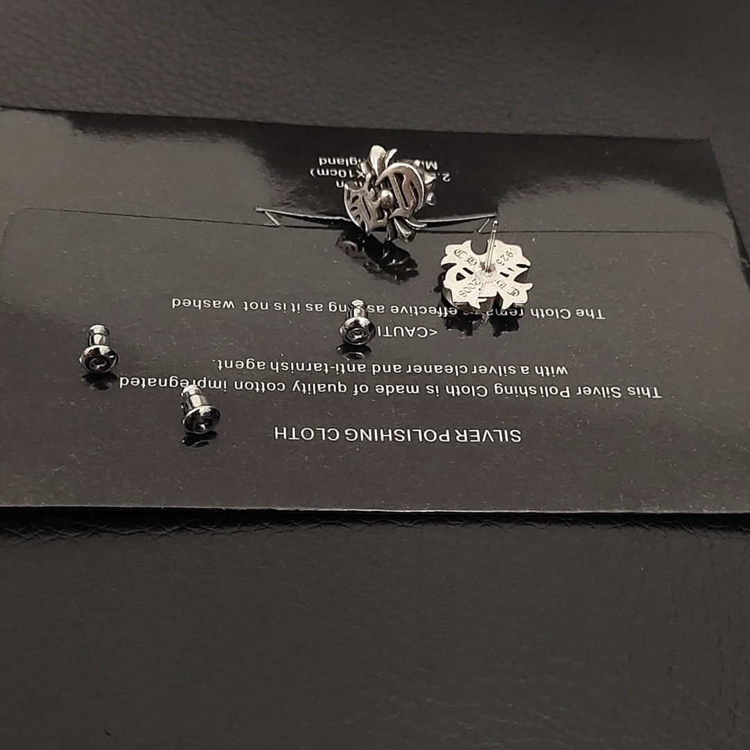 Chrome Heart Earrings - FashionPlug