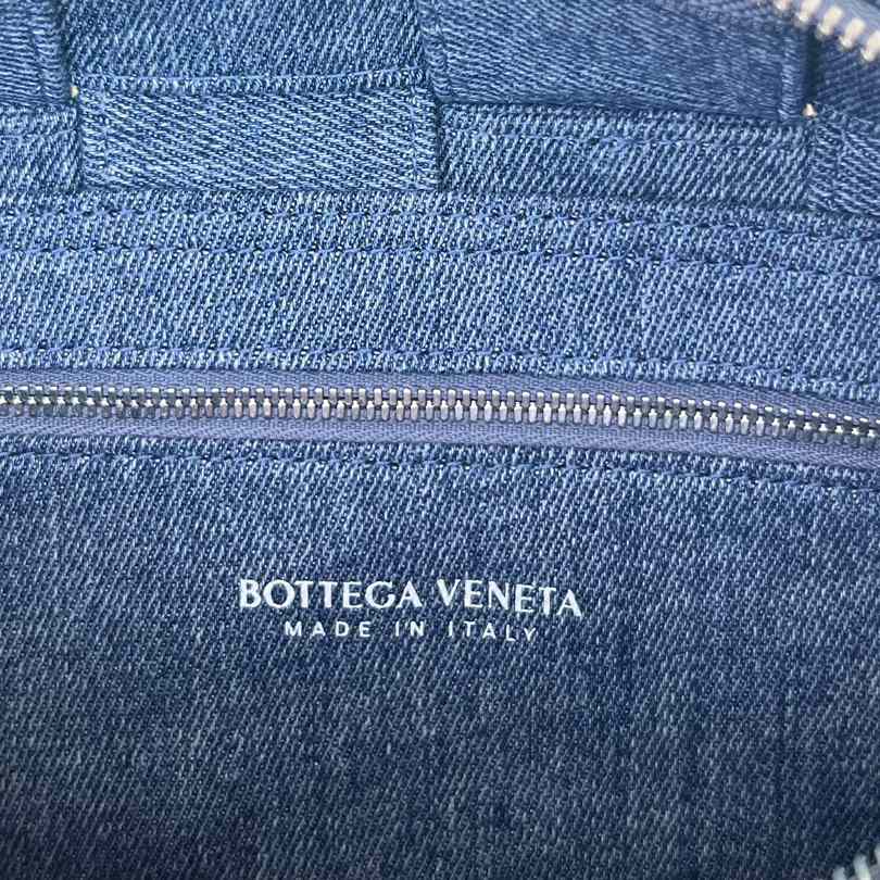 Bottega Veneta Brick Cassette Shoulder Bag (28x14x10cm) - FashionPlug