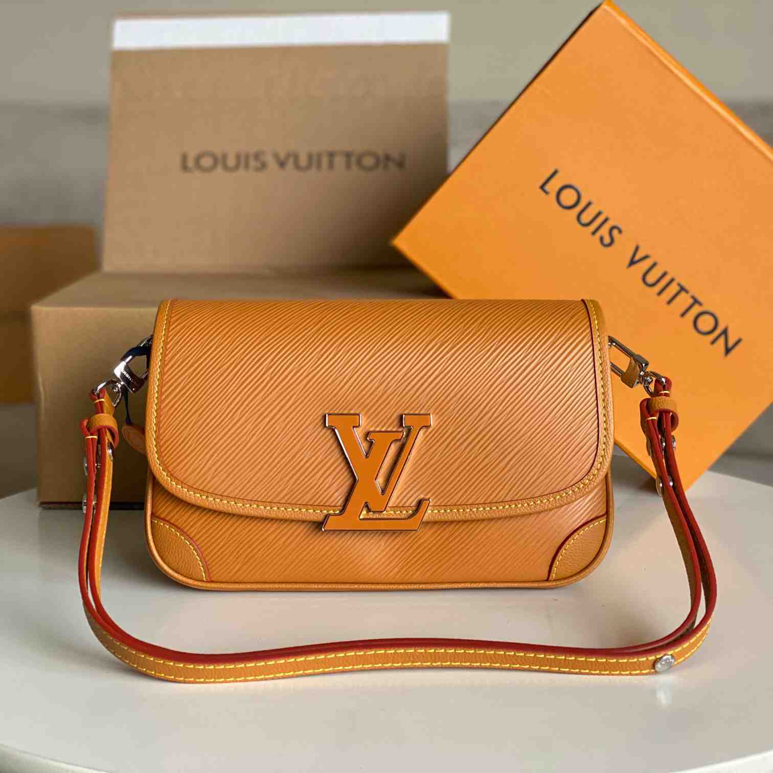 Louis Vuitton Buci    M59459 - FashionPlug
