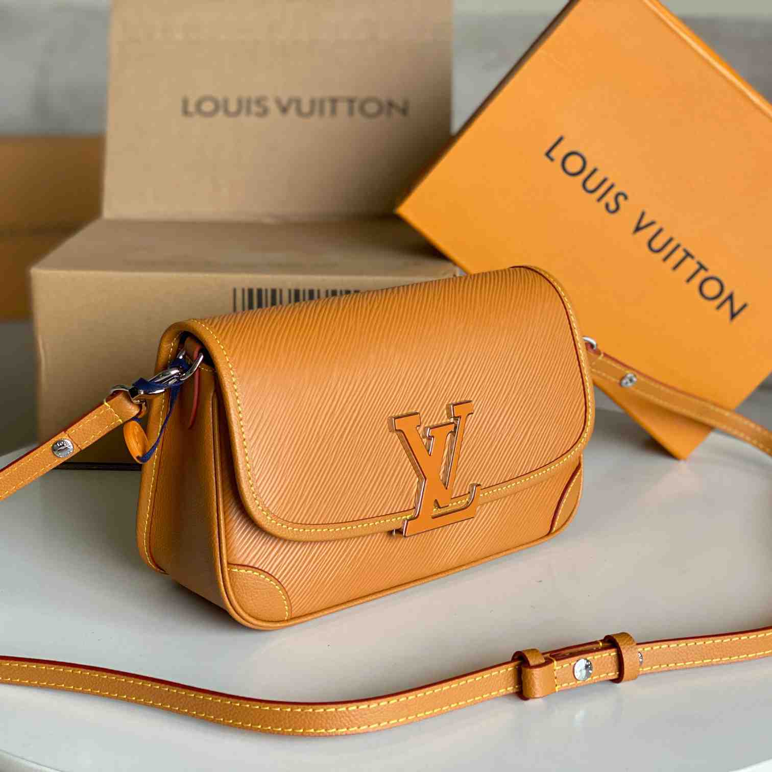 Louis Vuitton Buci    M59459 - FashionPlug