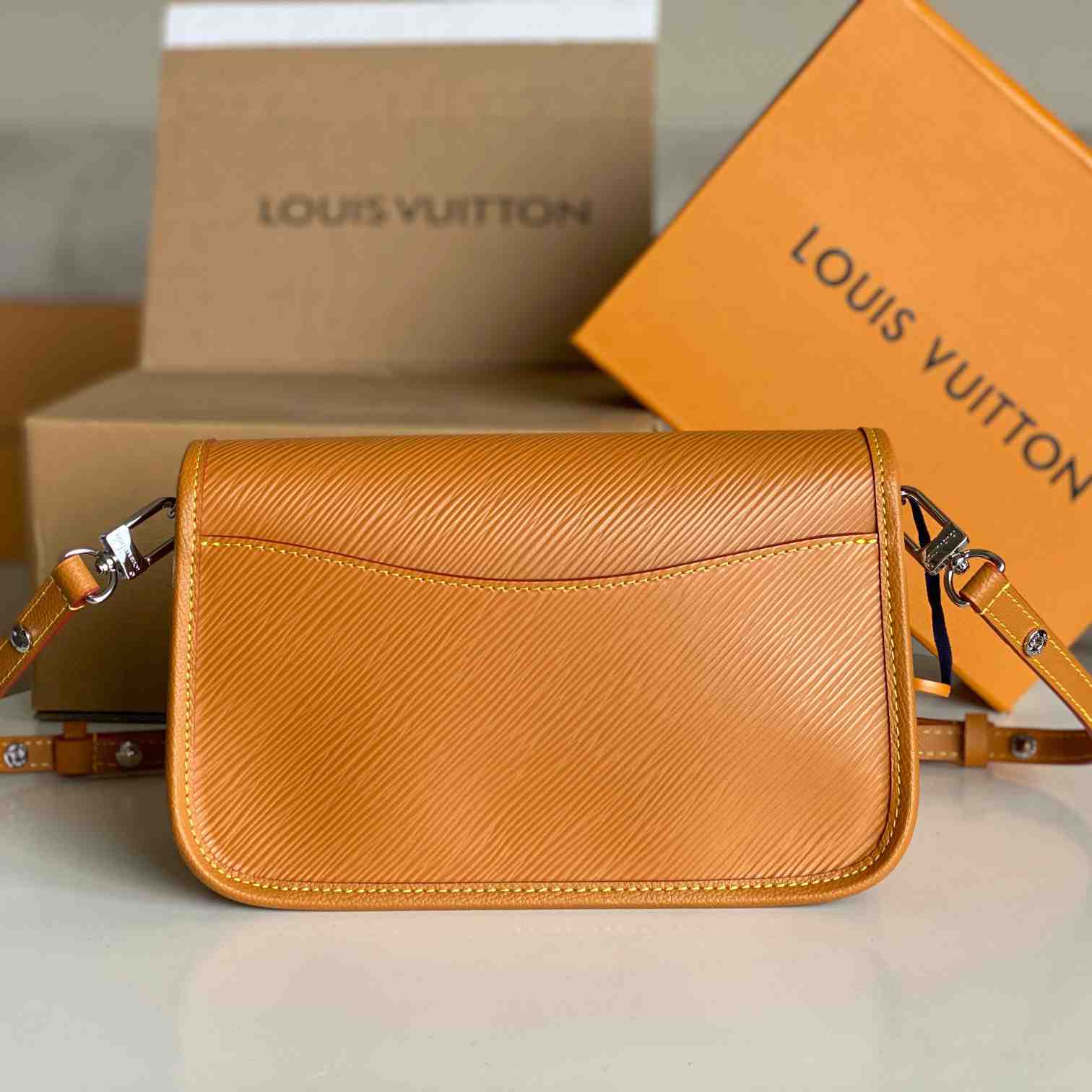 Louis Vuitton Buci    M59459 - FashionPlug