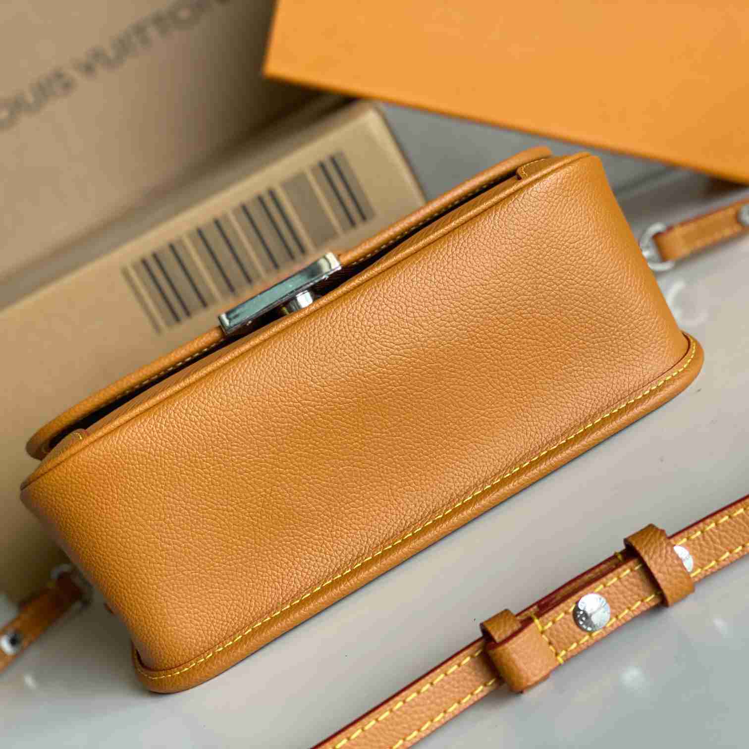 Louis Vuitton Buci    M59459 - FashionPlug