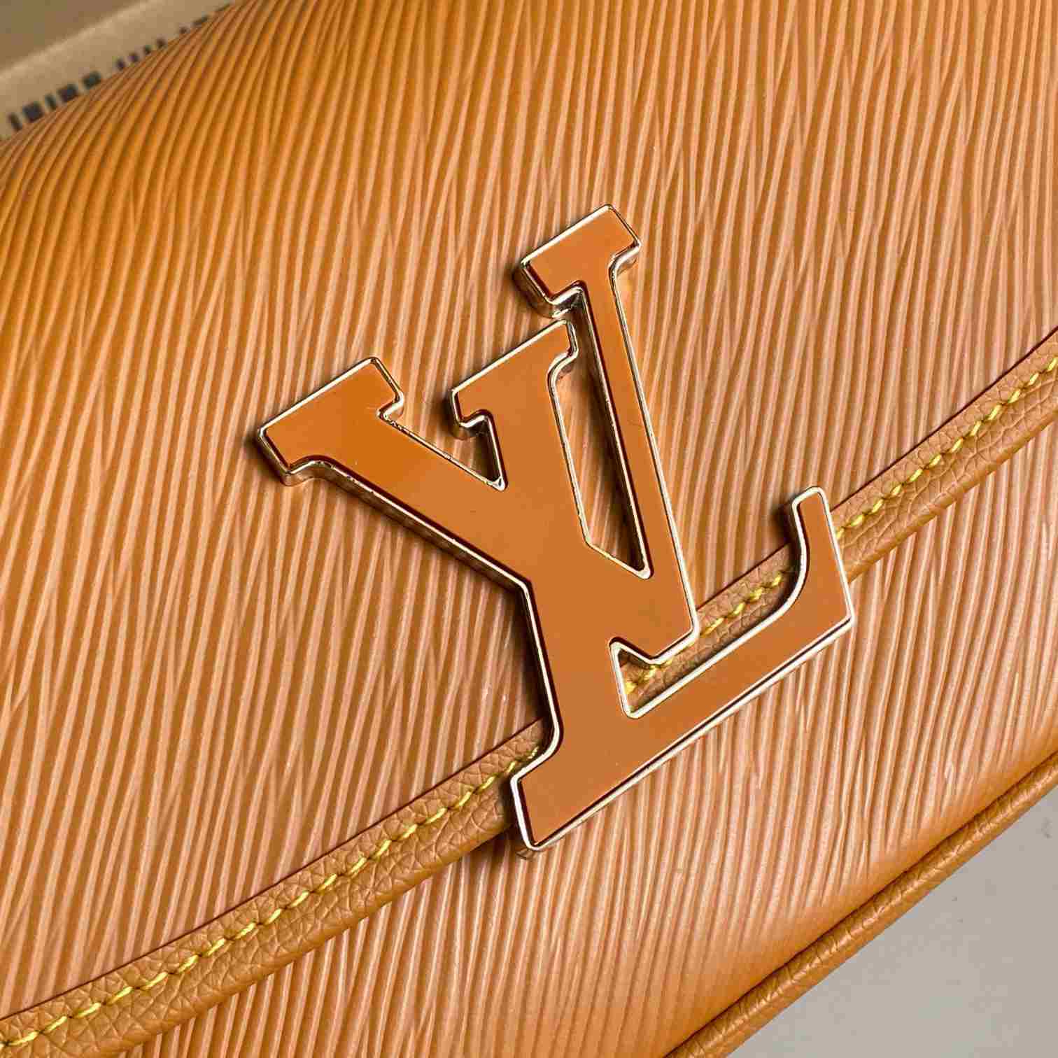 Louis Vuitton Buci    M59459 - FashionPlug