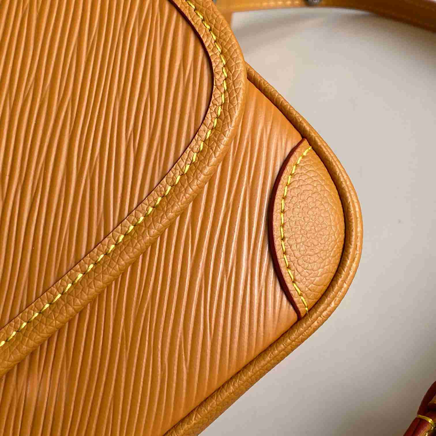 Louis Vuitton Buci    M59459 - FashionPlug