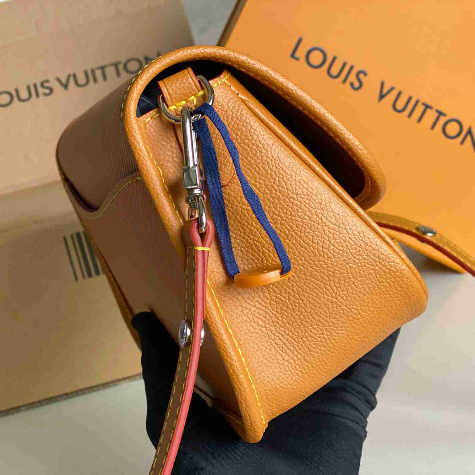 Louis Vuitton Buci    M59459 - FashionPlug