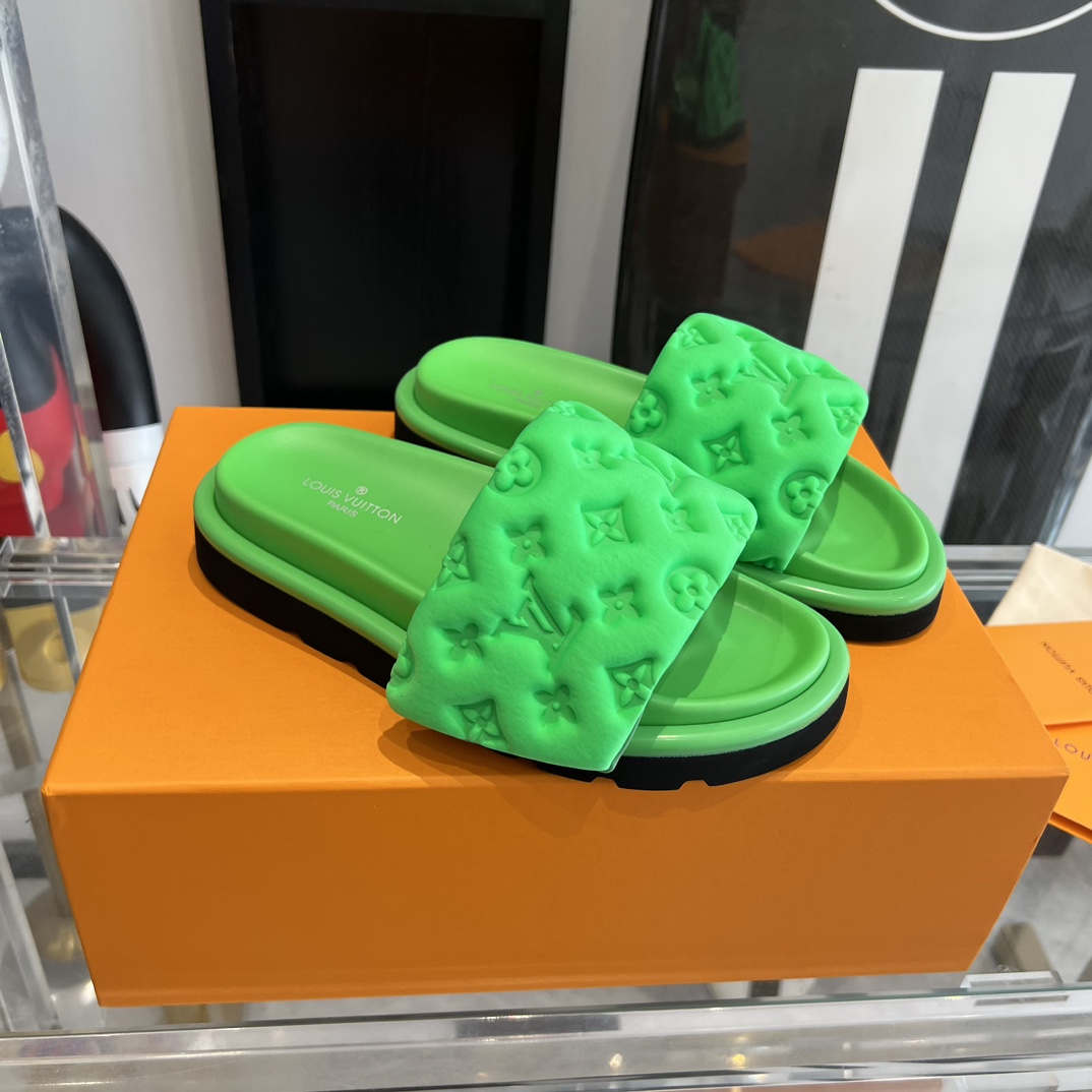 Louis Vuitton Pool Pillow Flat Comfort Mule        1AB1N6 - FashionPlug