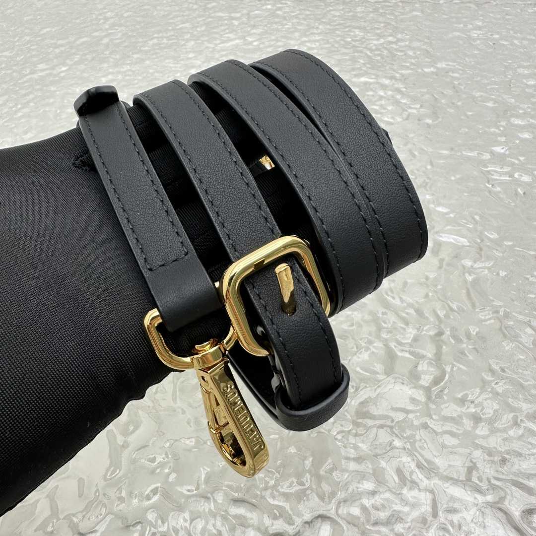 Jacquemus Le Grand Bambino - Black - FashionPlug