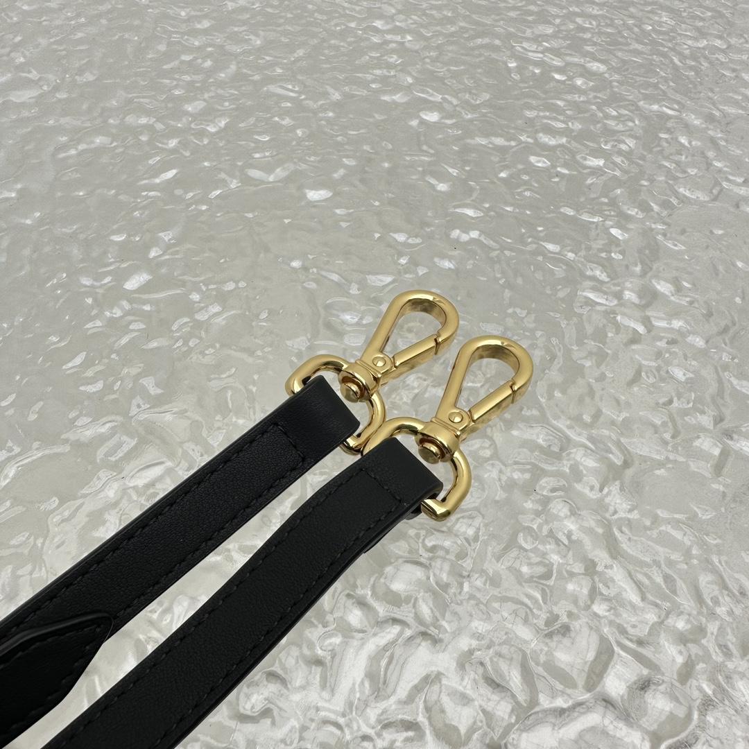 Jacquemus Le Grand Bambino - Black - FashionPlug