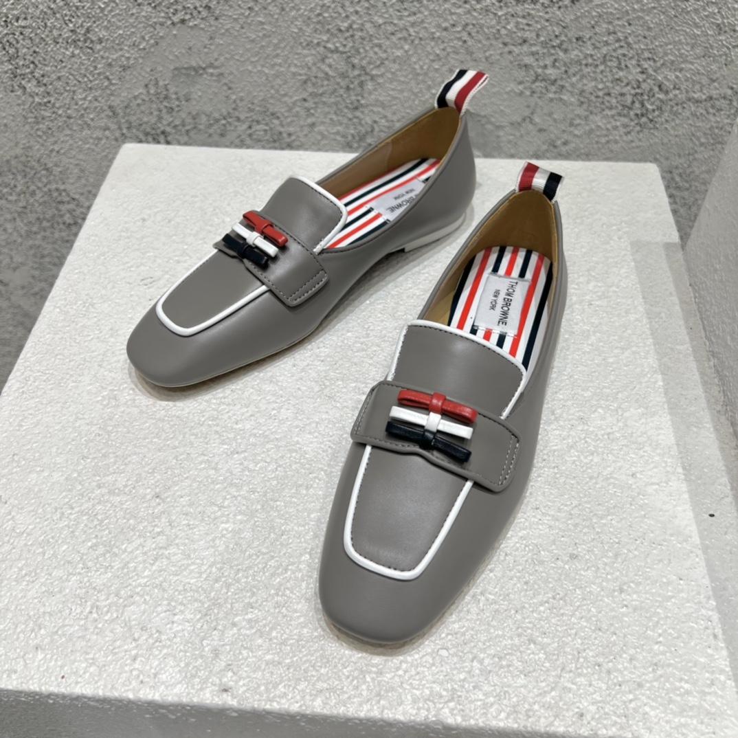 Thom Browne Bow-detail Flat Loafers - FashionPlug