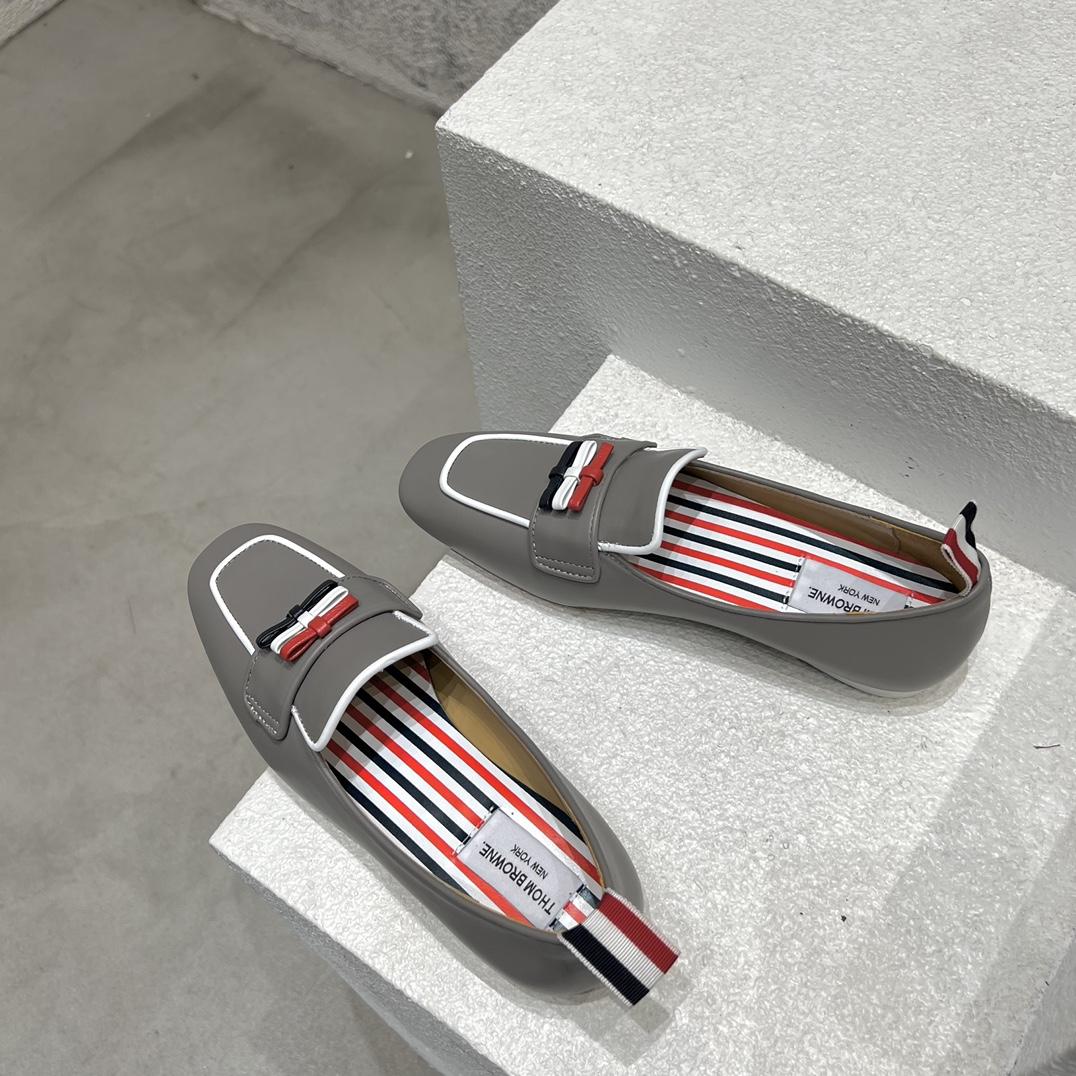 Thom Browne Bow-detail Flat Loafers - FashionPlug