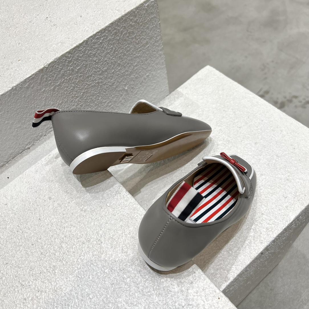 Thom Browne Bow-detail Flat Loafers - FashionPlug