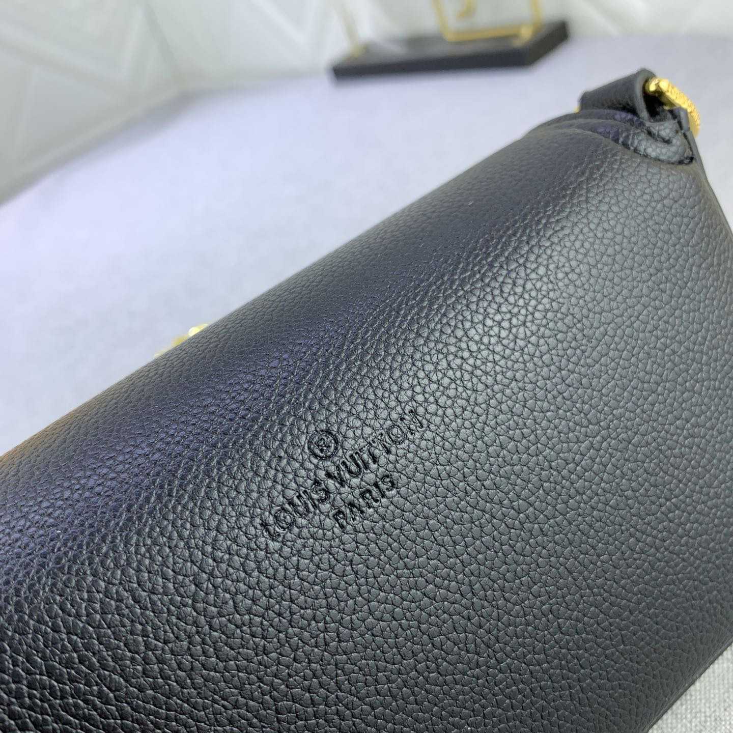 Louis Vuitton Lockme Tender Pochette (18-9-4cm)    M81560 - FashionPlug