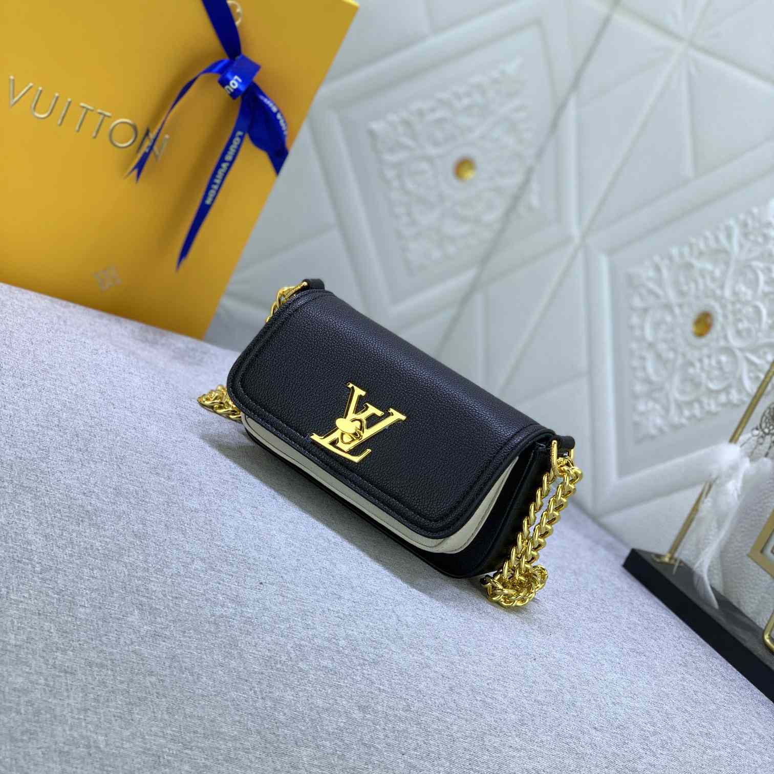 Louis Vuitton Lockme Tender Pochette (18-9-4cm)    M81560 - FashionPlug