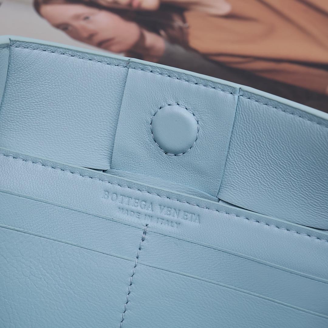 Bottega Veneta Cassette Pouch On Strap - FashionPlug