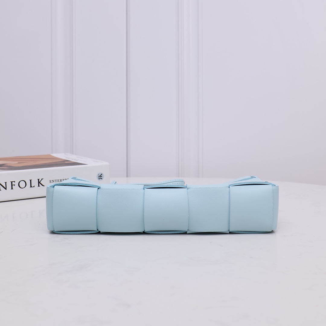 Bottega Veneta Cassette Pouch On Strap - FashionPlug