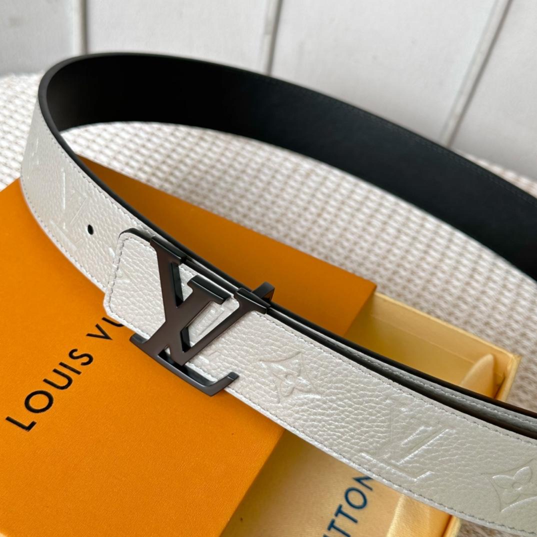 Louis Vuitton LV Initials 40mm Reversible Belt   M8261V - FashionPlug