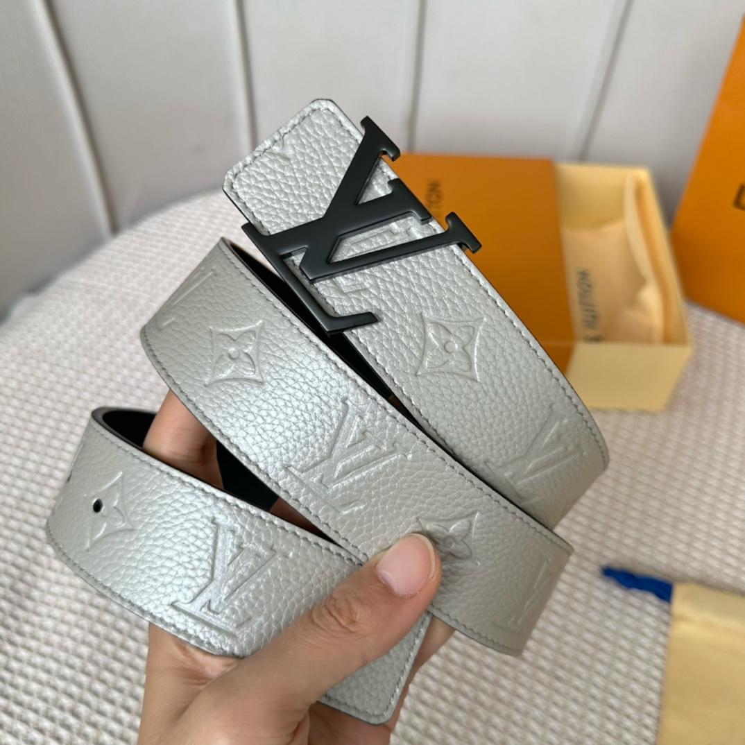 Louis Vuitton LV Initials 40mm Reversible Belt   M8261V - FashionPlug