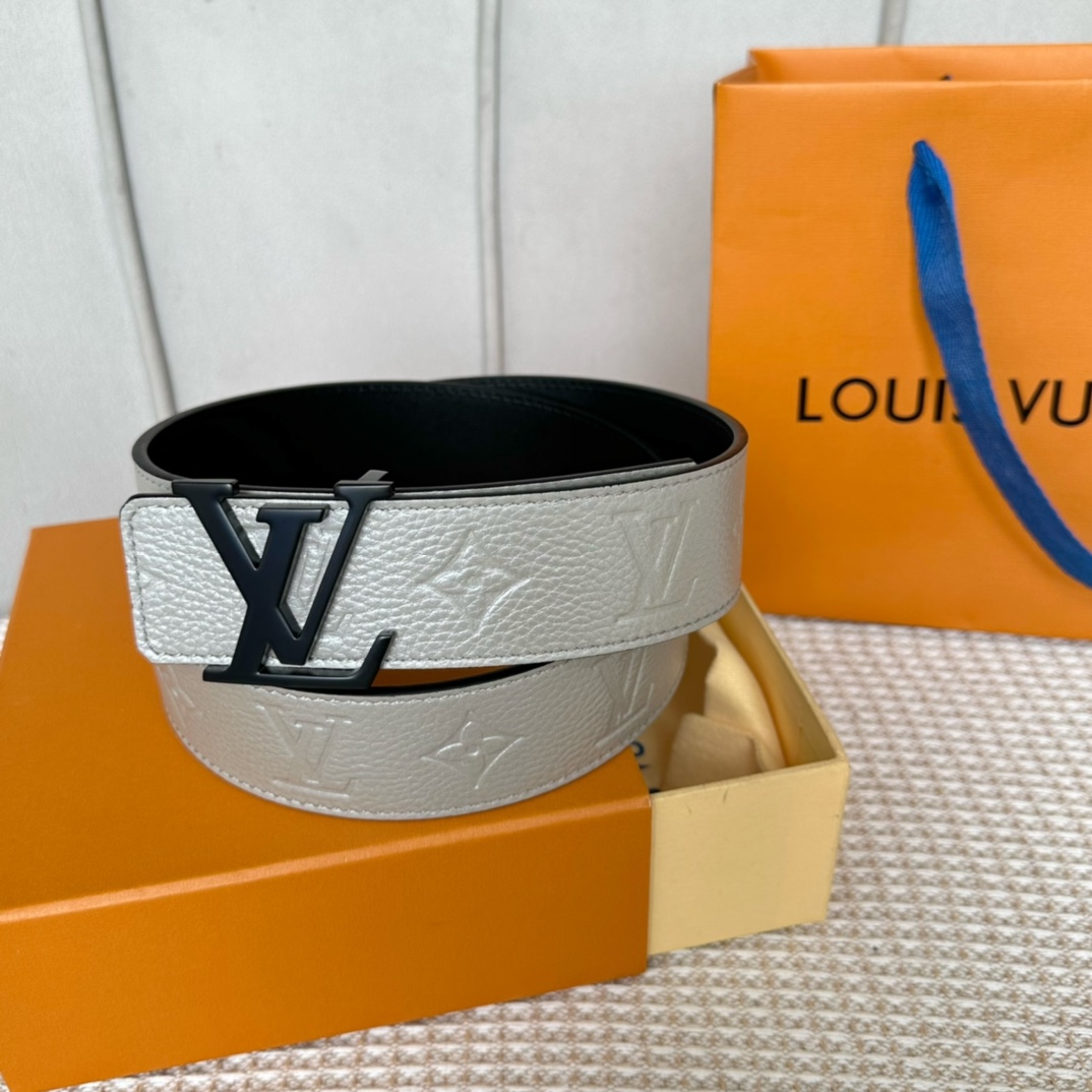 Louis Vuitton LV Initials 40mm Reversible Belt   M8261V - FashionPlug