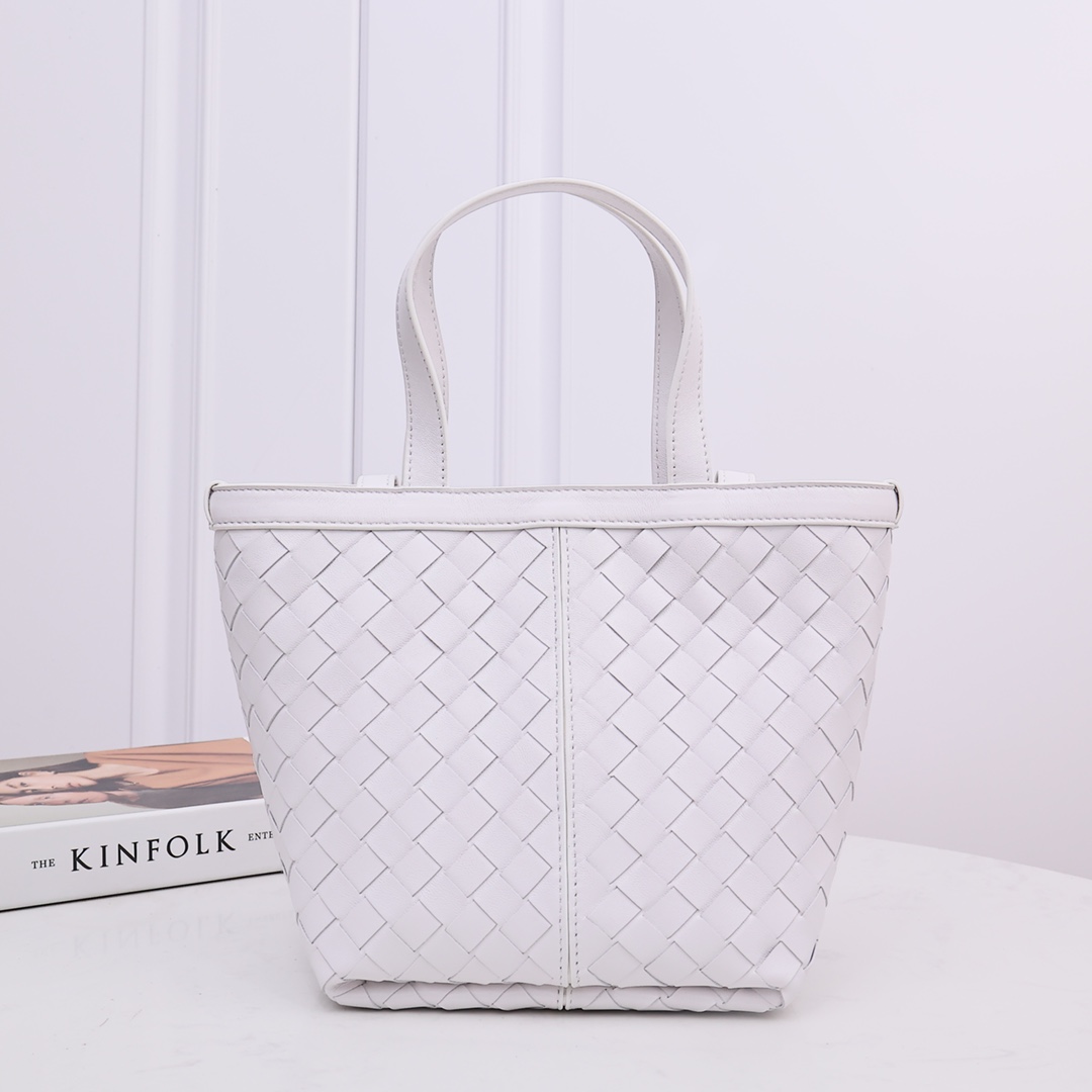 Bottega Veneta Small Flip Flap - FashionPlug