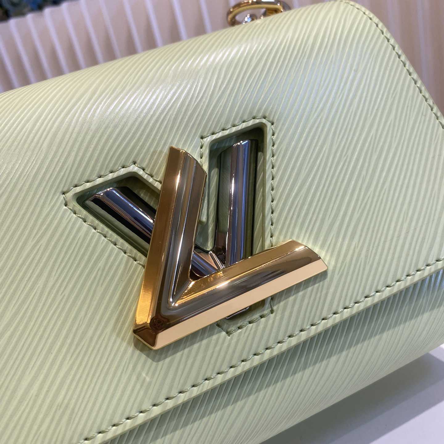 Louis Vuitton Twist PM   M22768 - FashionPlug