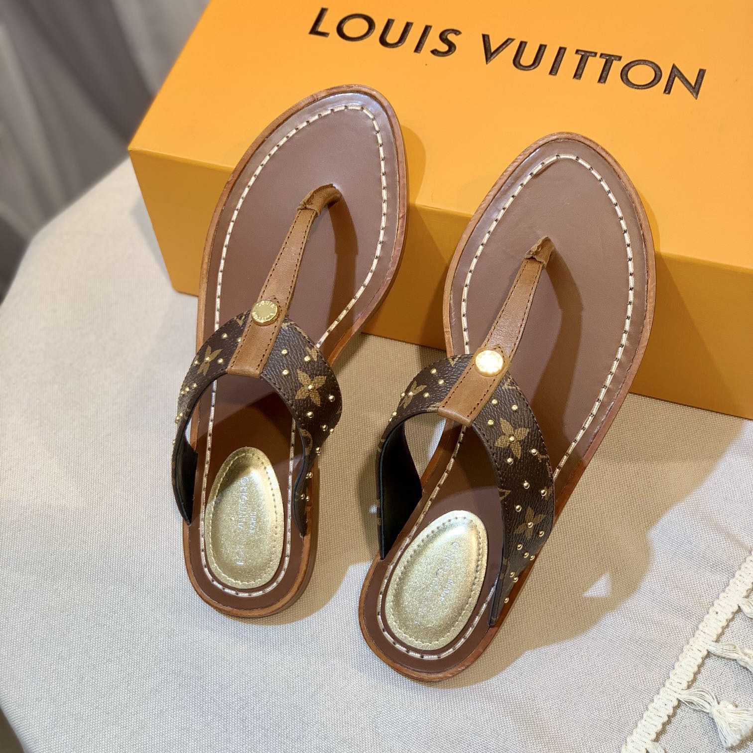 Louis Vuitton Sunny Flat Thong   1AB37T - FashionPlug