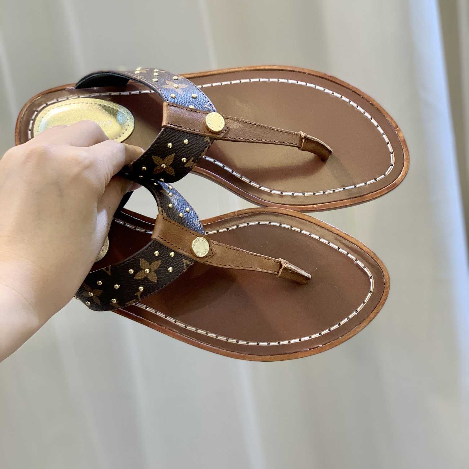 Louis Vuitton Sunny Flat Thong   1AB37T - FashionPlug