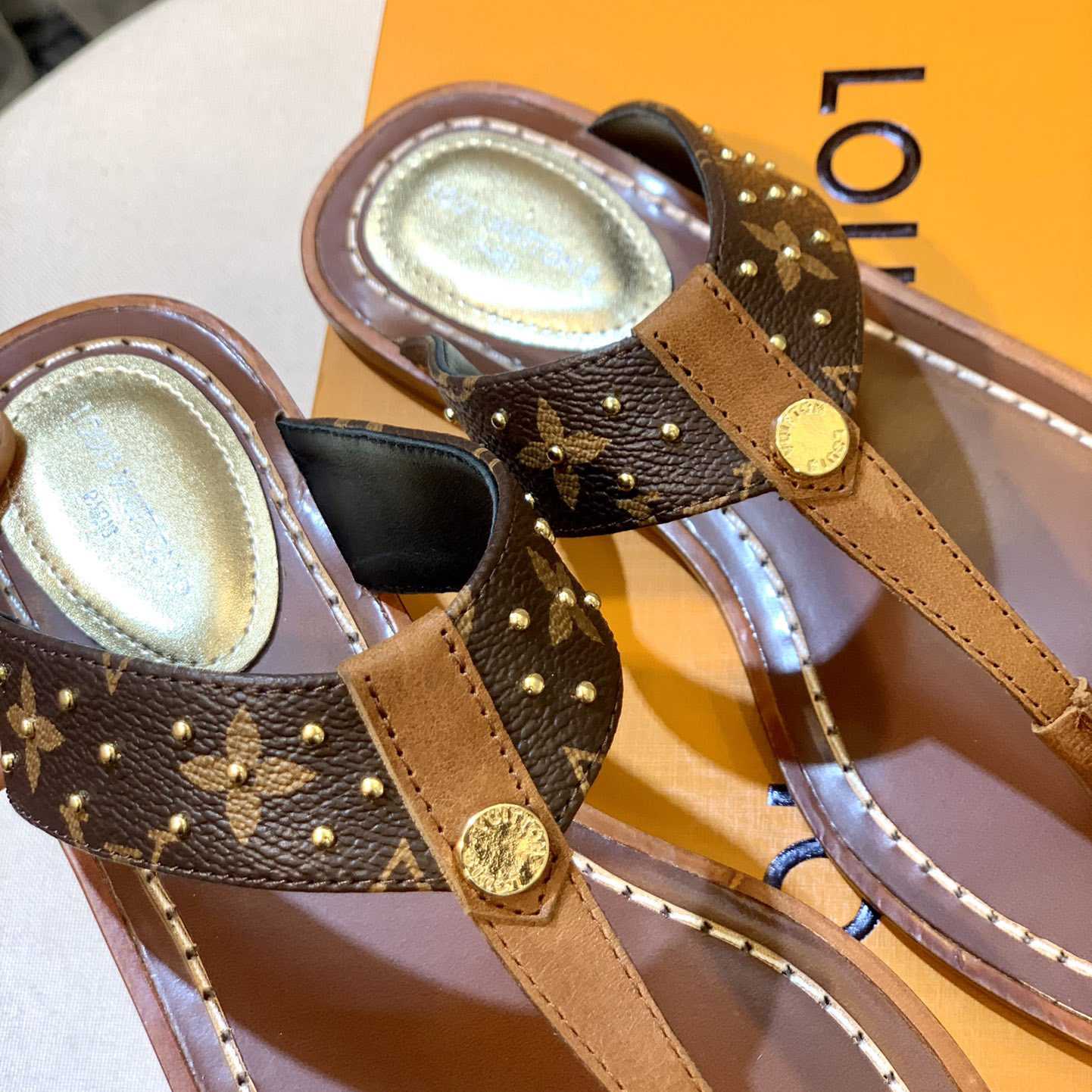 Louis Vuitton Sunny Flat Thong   1AB37T - FashionPlug