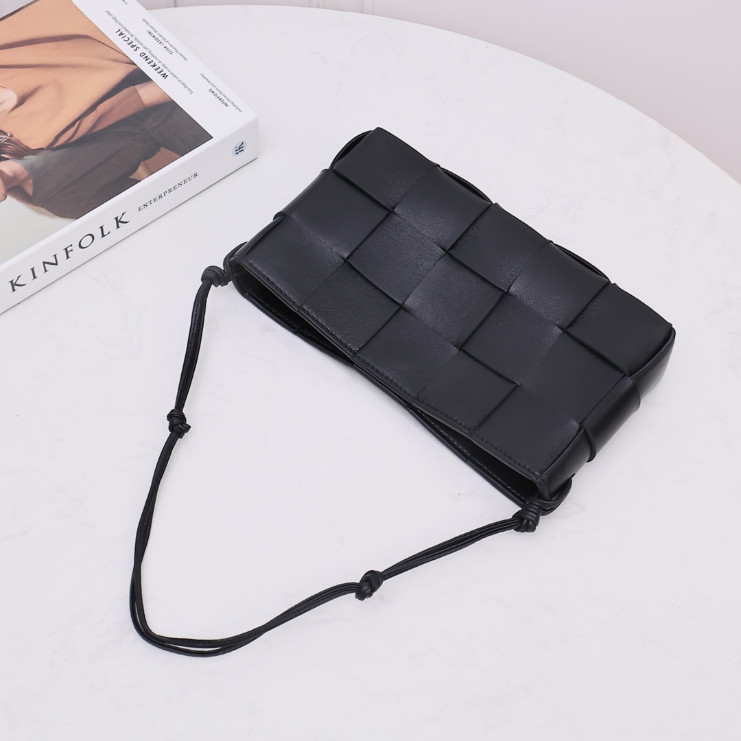 Bottega Veneta Cassette Pouch On Strap - FashionPlug