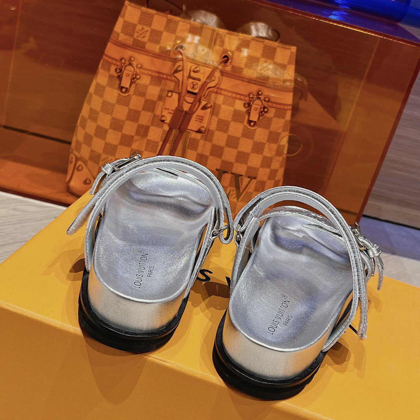 Louis Vuitton Bom Dia Flat Comfort Mules     1AB3OG - FashionPlug