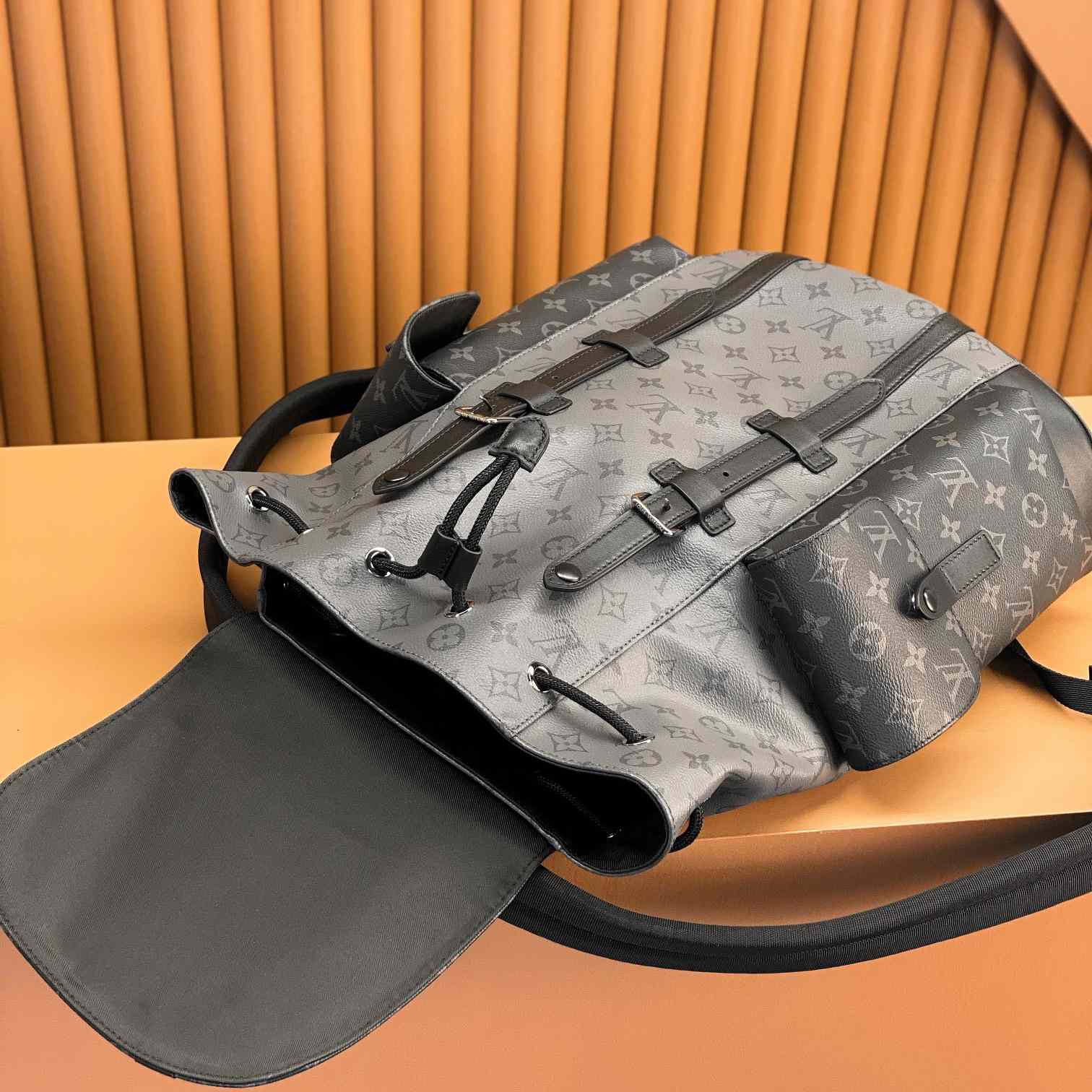 Louis Vuitton Christopher MM (38x44x21cm)     M45419 - FashionPlug