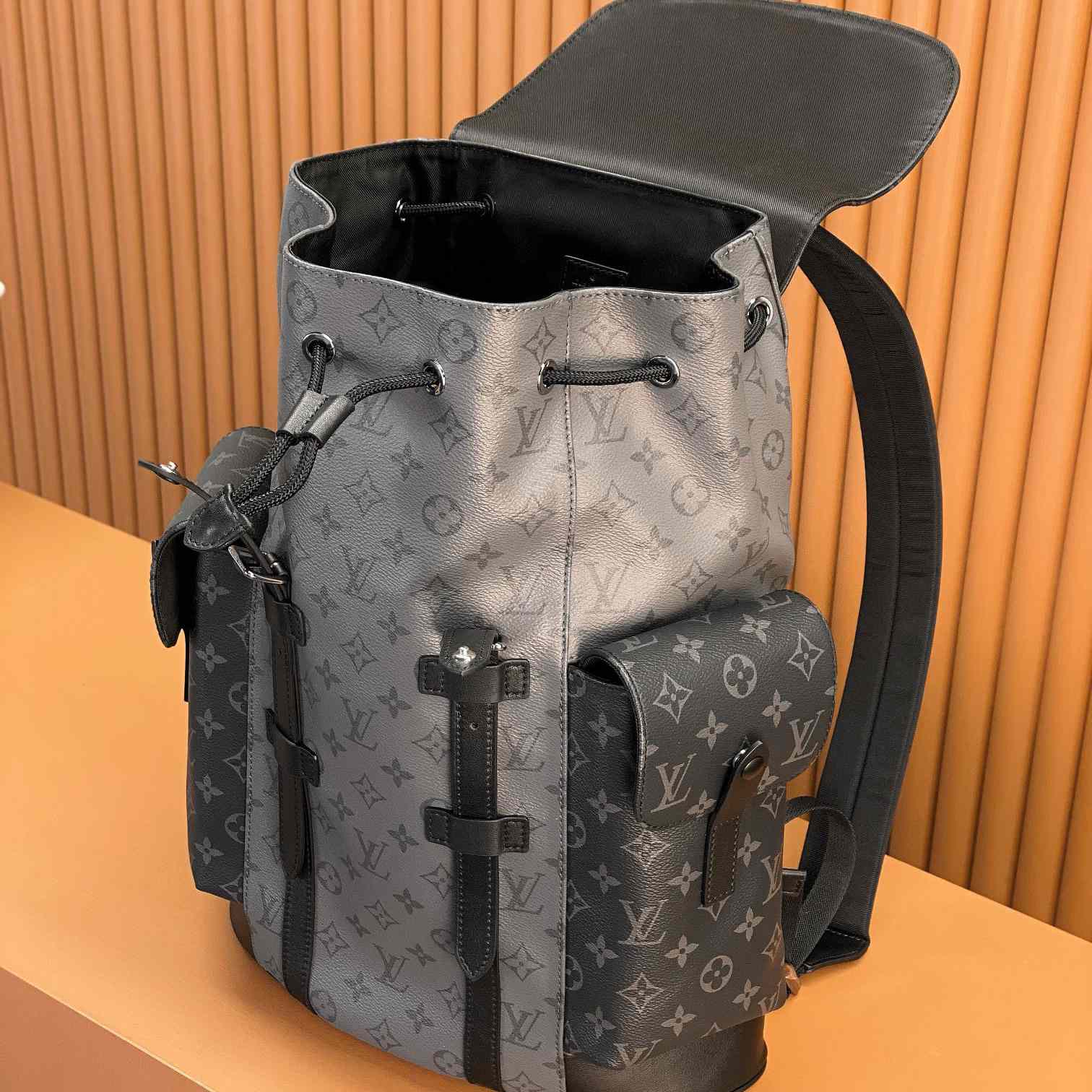 Louis Vuitton Christopher MM (38x44x21cm)     M45419 - FashionPlug