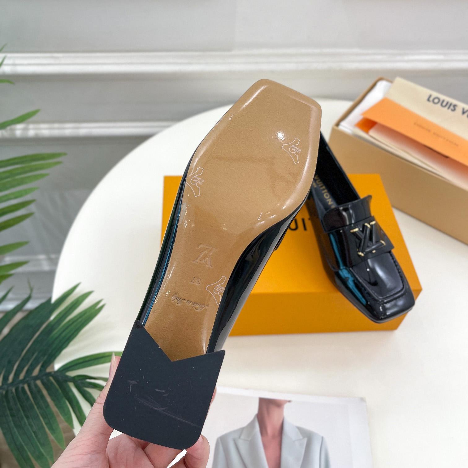 Louis Vuitton Shake Loafer   1ABTL2 - FashionPlug