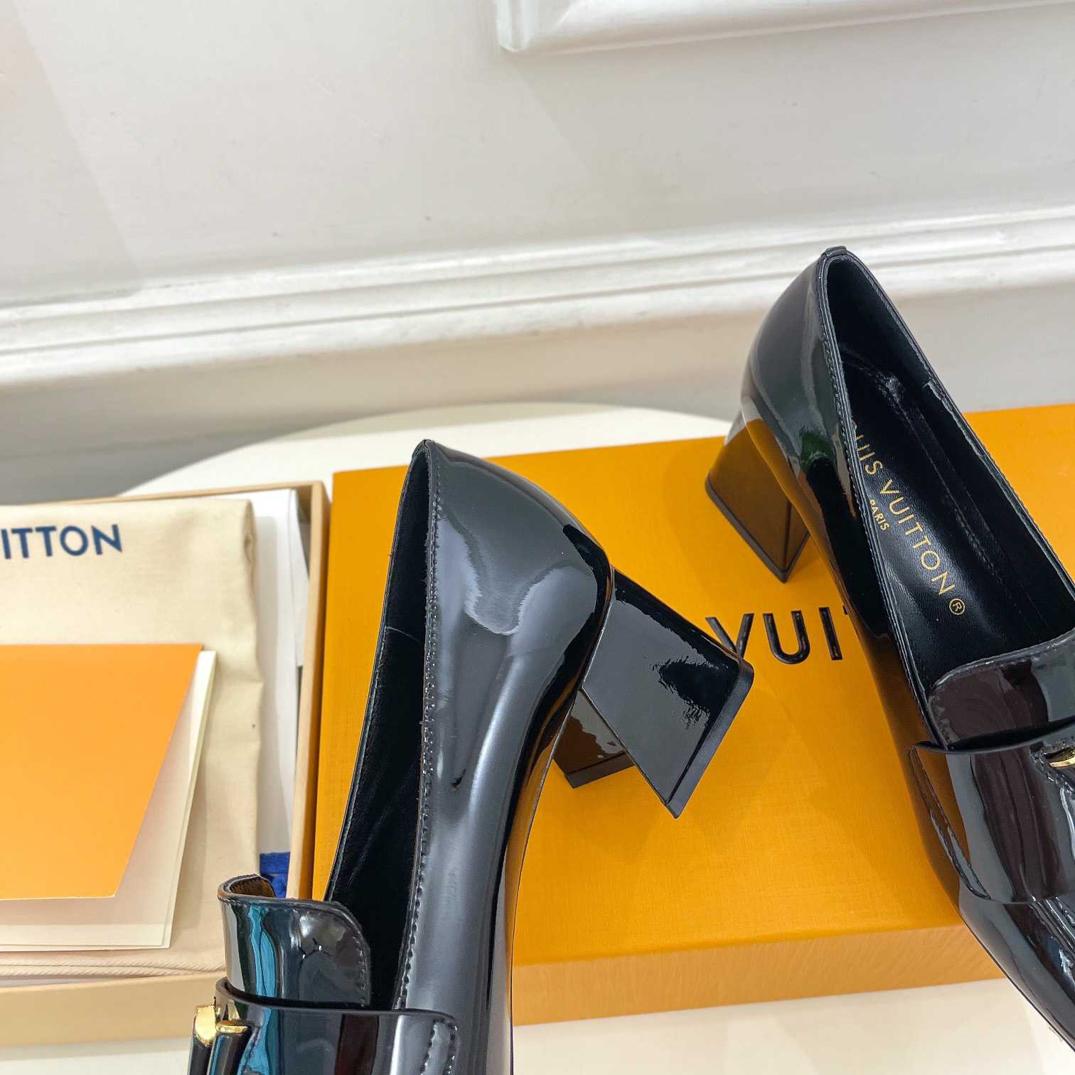 Louis Vuitton Shake Loafer   1ABTL2 - FashionPlug