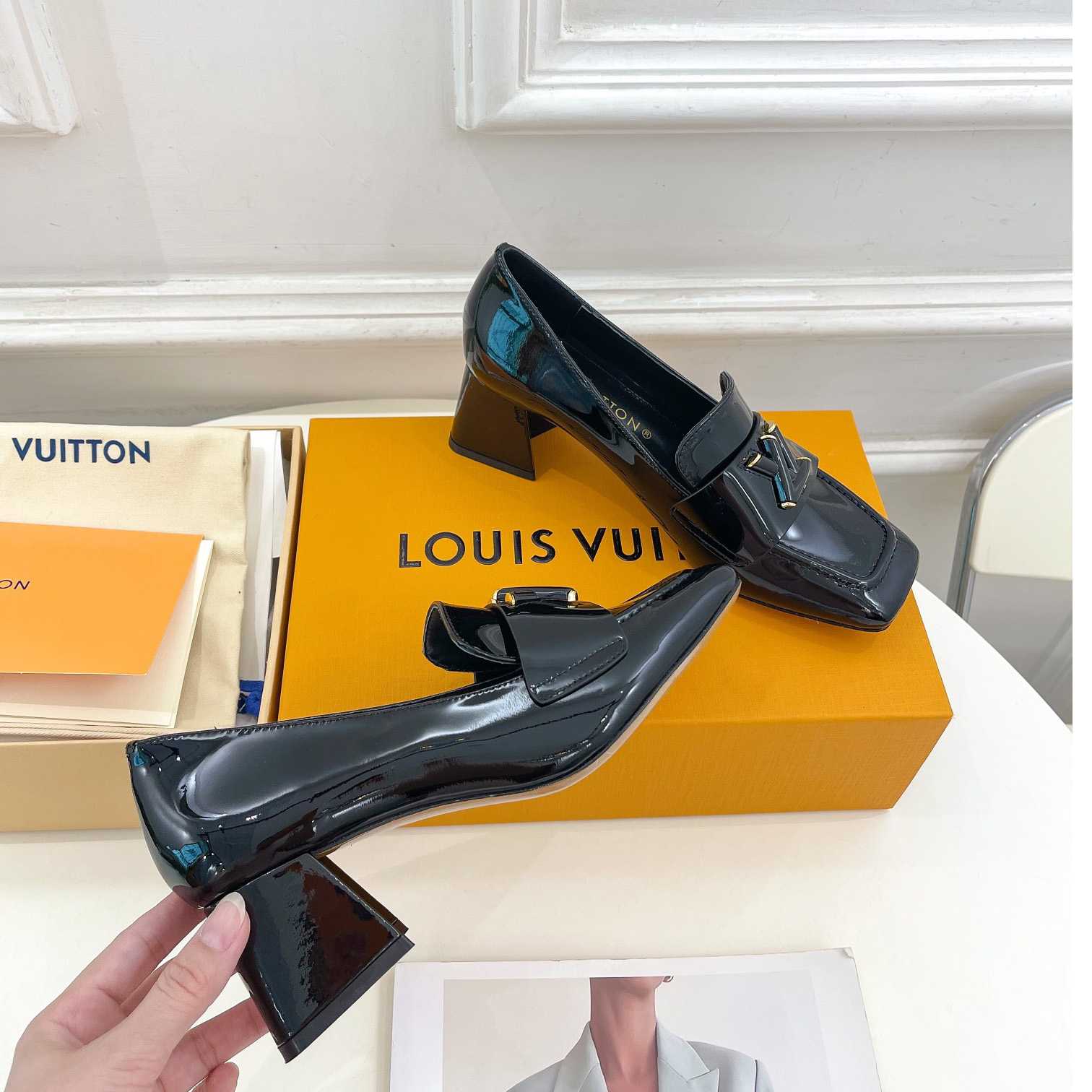 Louis Vuitton Shake Loafer   1ABTL2 - FashionPlug