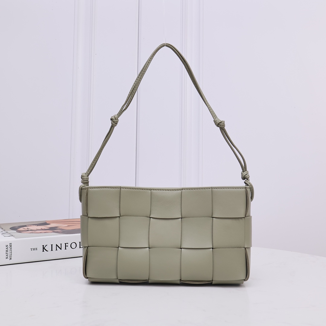 Bottega Veneta Cassette Pouch On Strap - FashionPlug