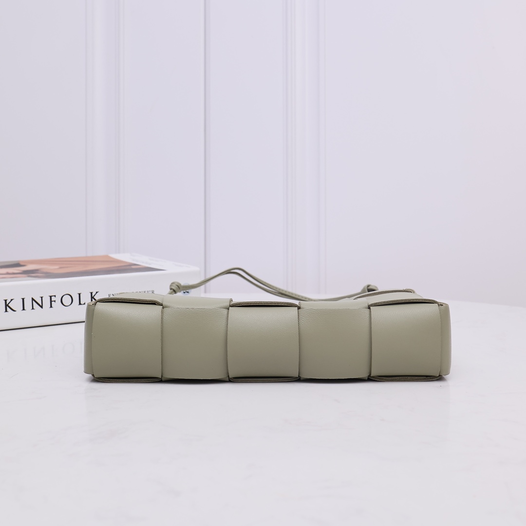 Bottega Veneta Cassette Pouch On Strap - FashionPlug