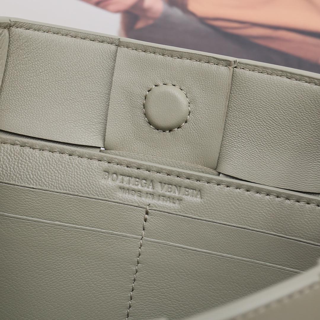 Bottega Veneta Cassette Pouch On Strap - FashionPlug