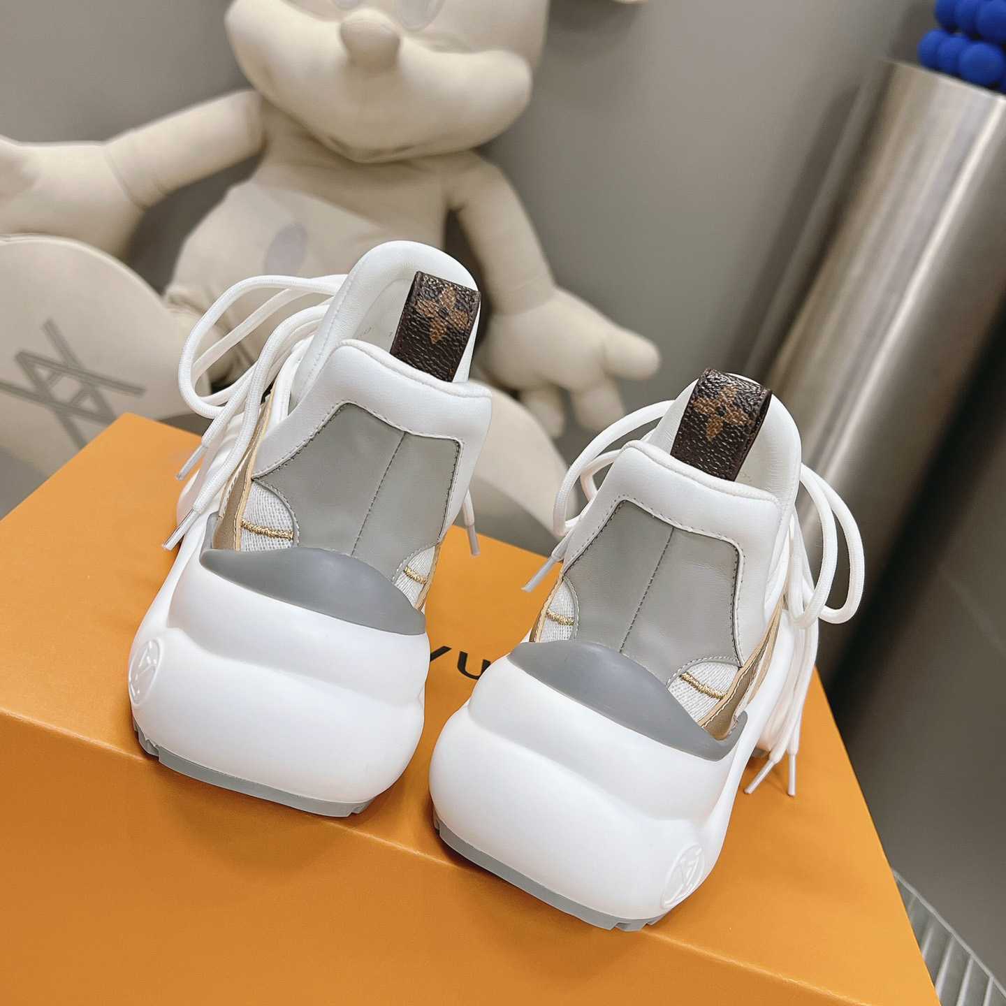 Louis Vuitton LV Archlight Sneaker      1AAVXW - FashionPlug