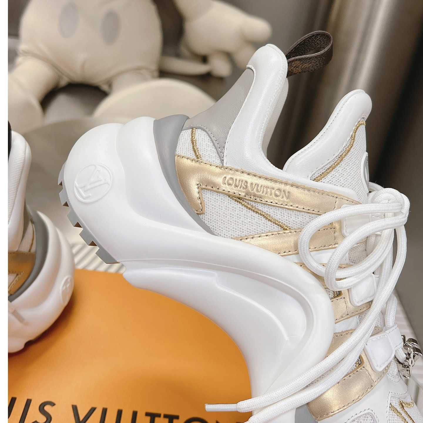 Louis Vuitton LV Archlight Sneaker      1AAVXW - FashionPlug