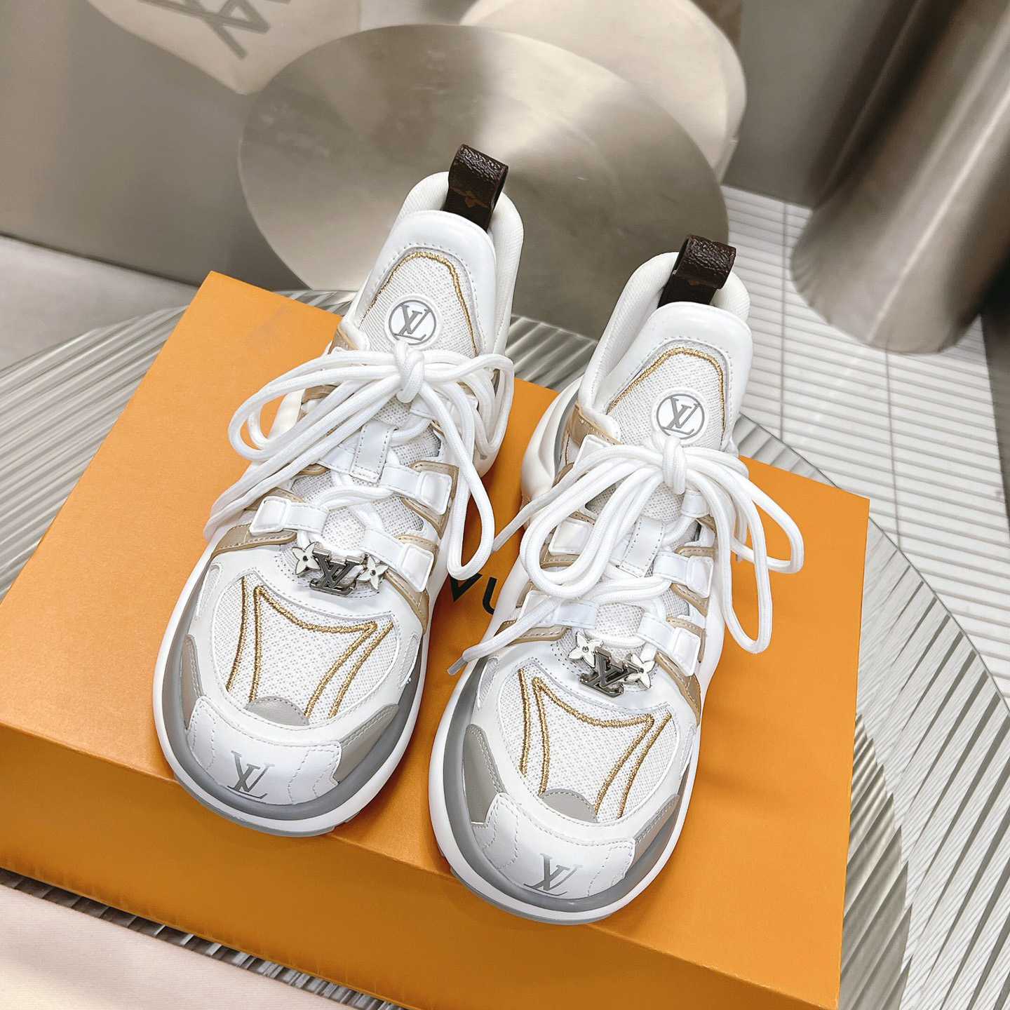 Louis Vuitton LV Archlight Sneaker      1AAVXW - FashionPlug