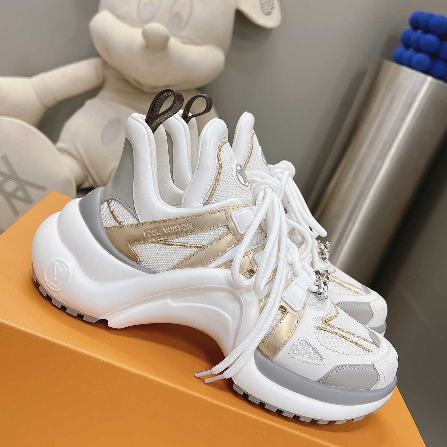 Louis Vuitton LV Archlight Sneaker      1AAVXW - FashionPlug