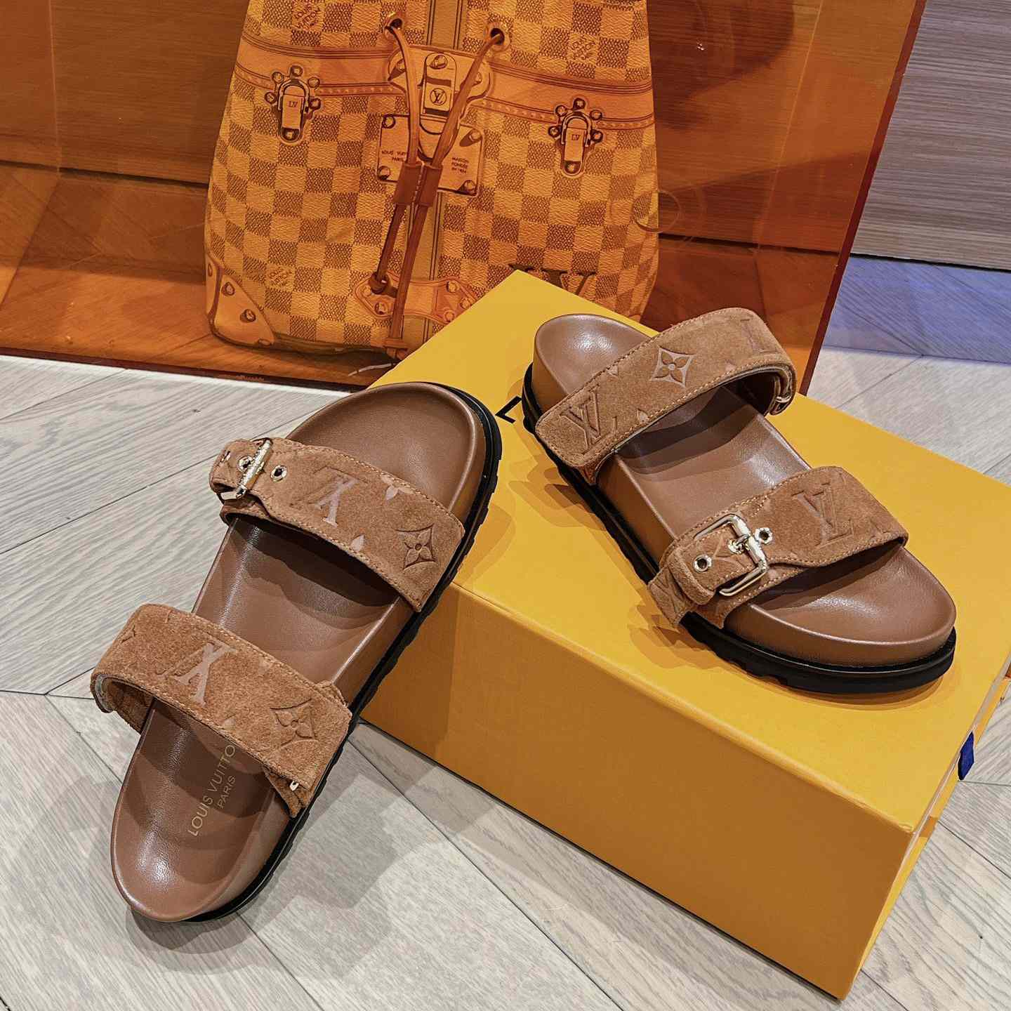 Louis Vuitton Bom Dia Flat Comfort Mule    1ABOY4 - FashionPlug