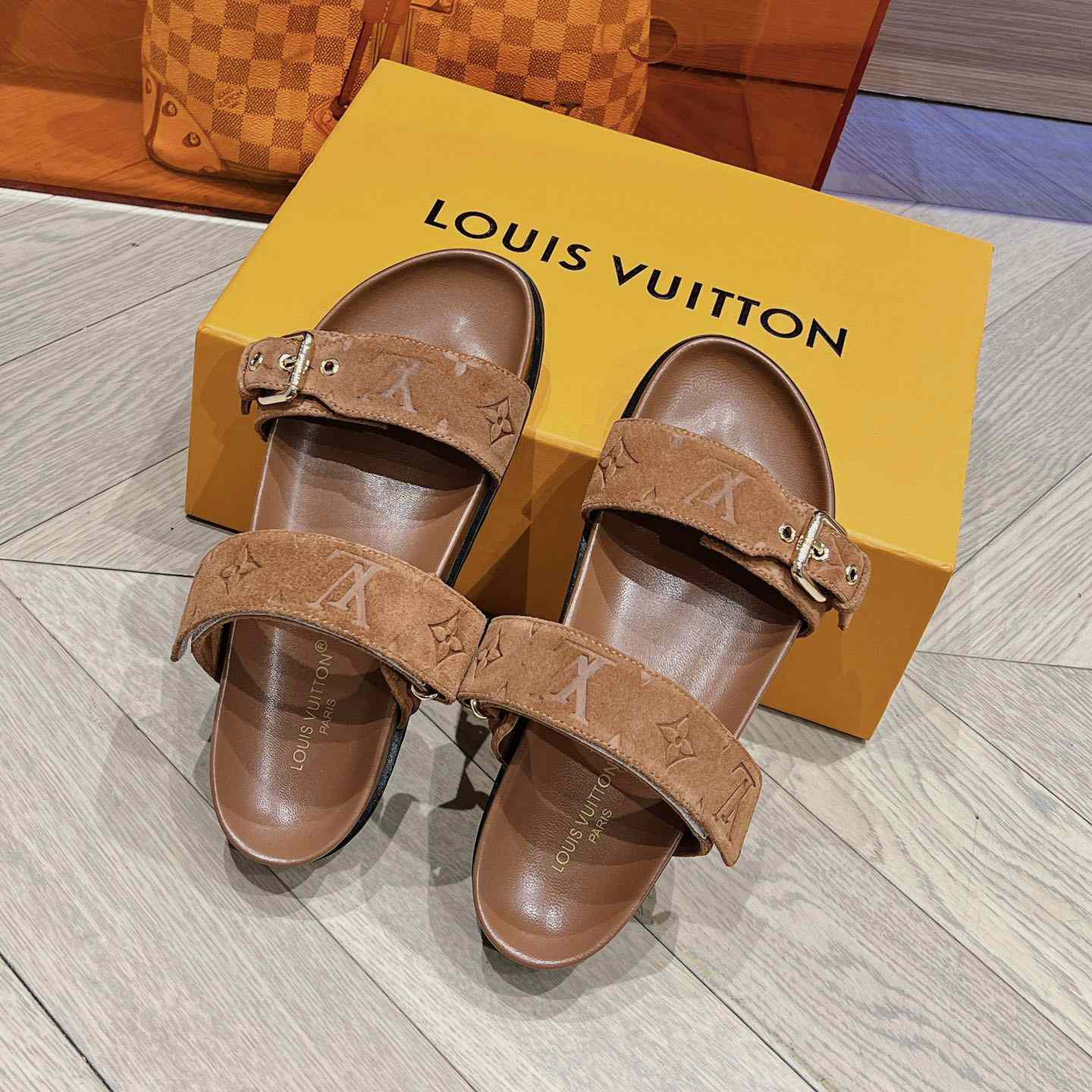 Louis Vuitton Bom Dia Flat Comfort Mule    1ABOY4 - FashionPlug