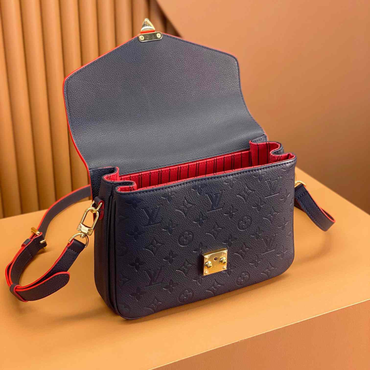Louis Vuitton Pochette Métis (25*19*7cm)   M44071 - FashionPlug