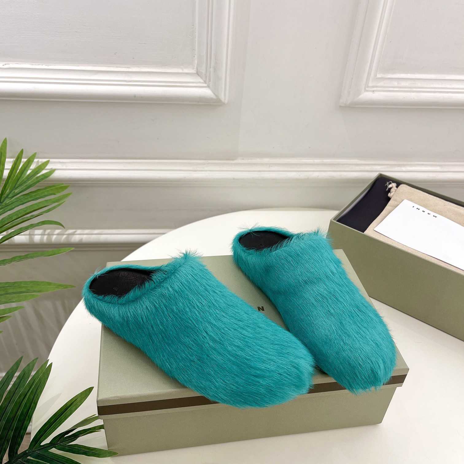 Marni Fussbett Slip-On Flat Mules - FashionPlug