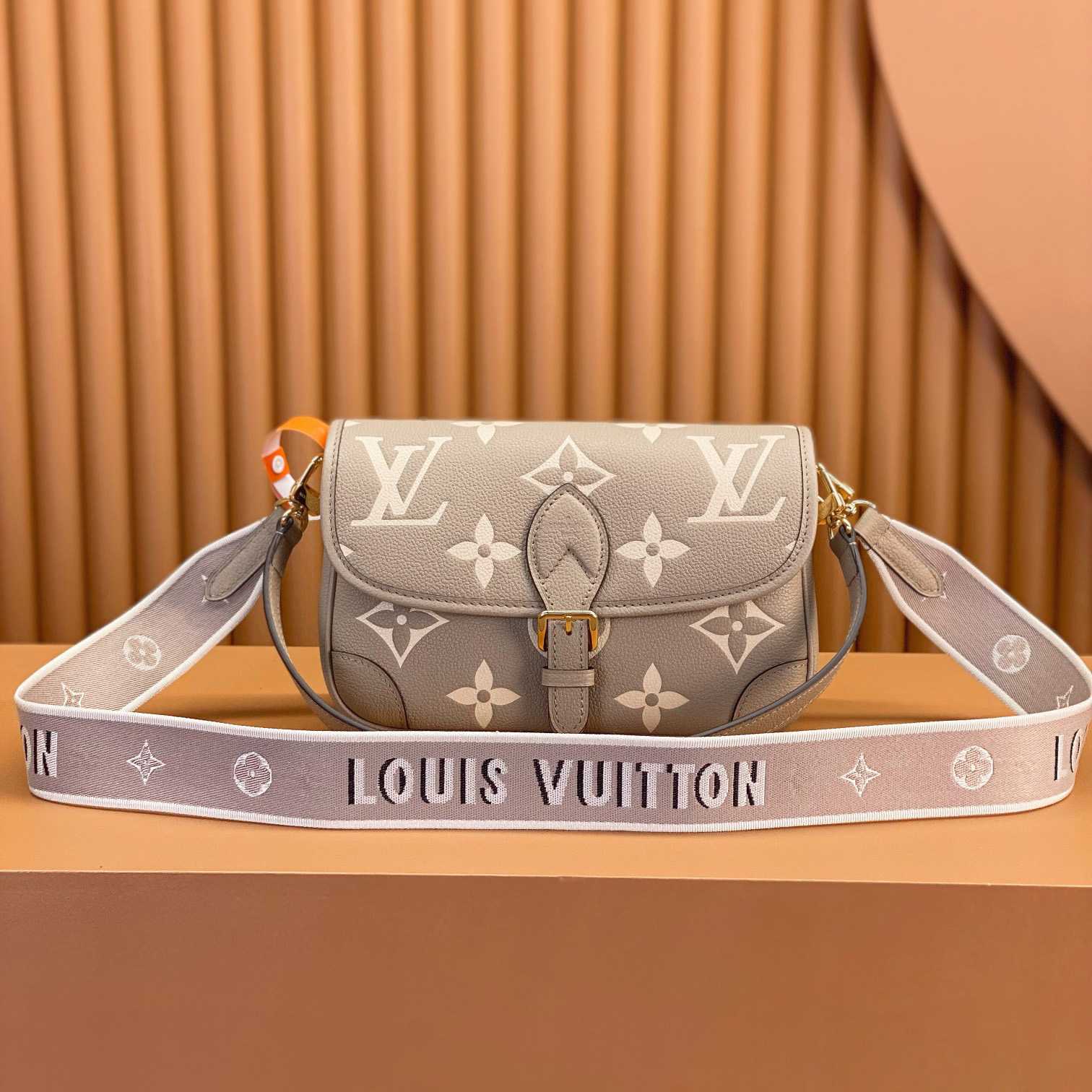 Louis Vuitton Diane (23 x 16 x 8.5cm)  M46583 - FashionPlug