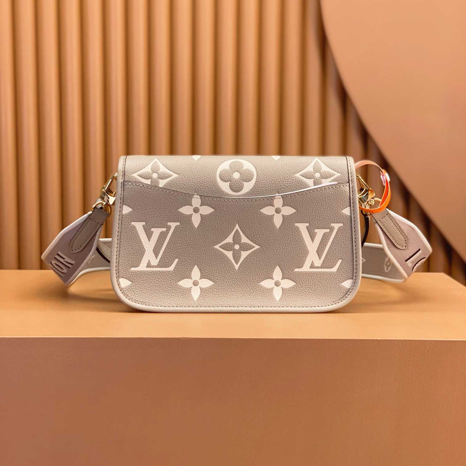 Louis Vuitton Diane (23 x 16 x 8.5cm)  M46583 - FashionPlug
