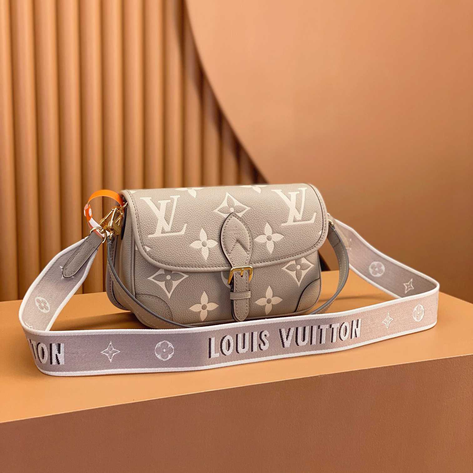Louis Vuitton Diane (23 x 16 x 8.5cm)  M46583 - FashionPlug