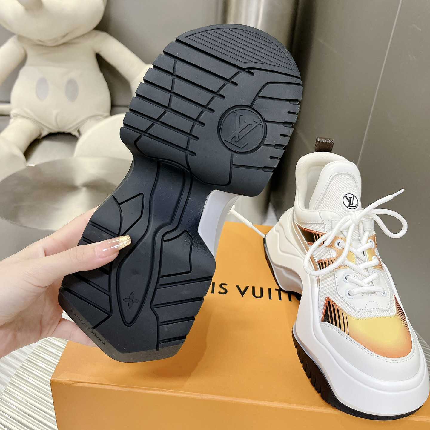 Louis Vuitton LV Archlight 2.0 Platform Sneaker    1ABHZZ - FashionPlug