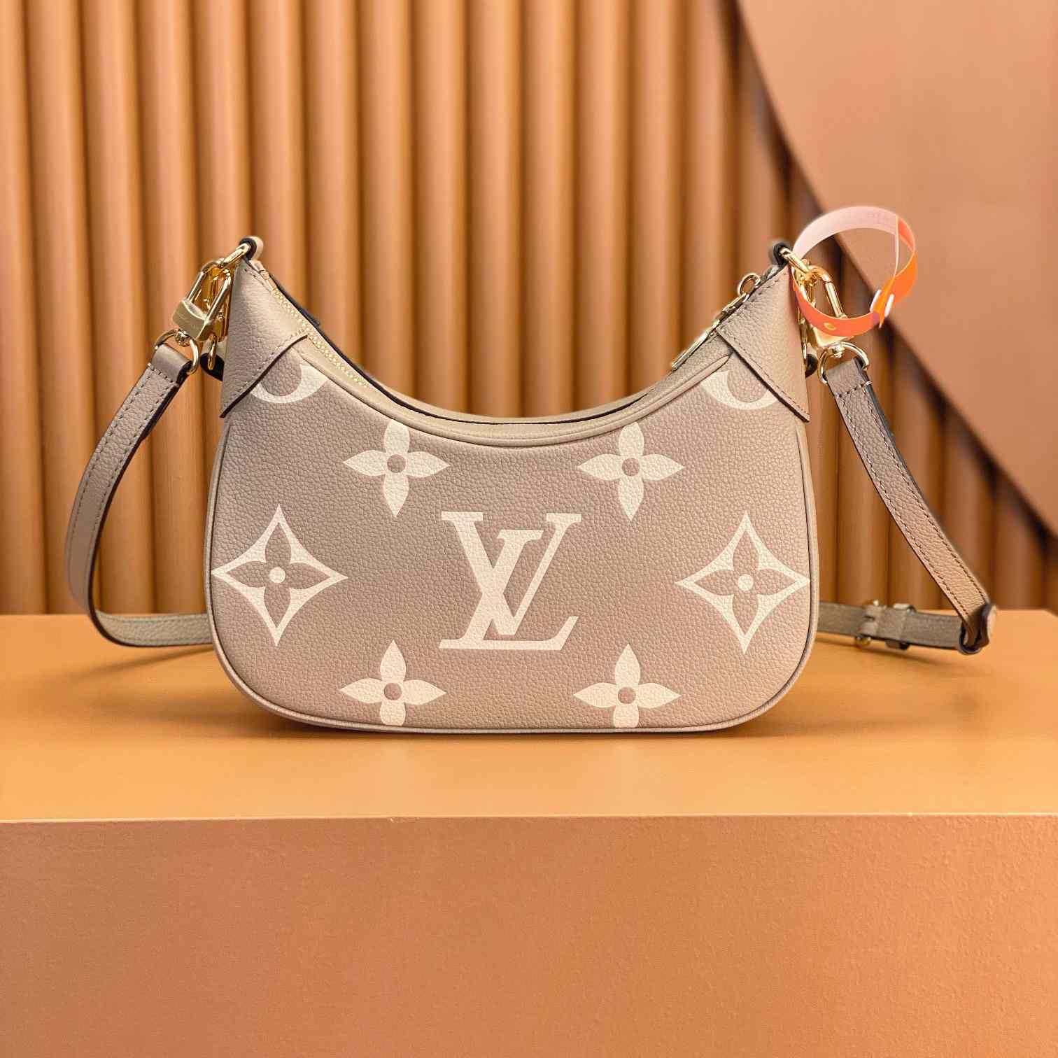 Louis Vuitton Bagatelle (24x18x7cm)      M46112 - FashionPlug